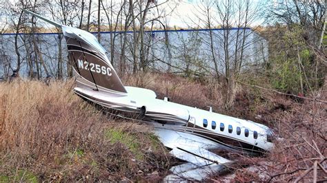 Plane Runs Off Runway Into The Water Essex County Airport Fairfield