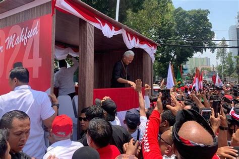 Ganjar Mahfud Tiba Di KPU Disambut Tari Dan Pawai Kebudayaan Kumparan