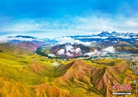 Schöne Herbstlandschaft In Der Qilian Steppecn