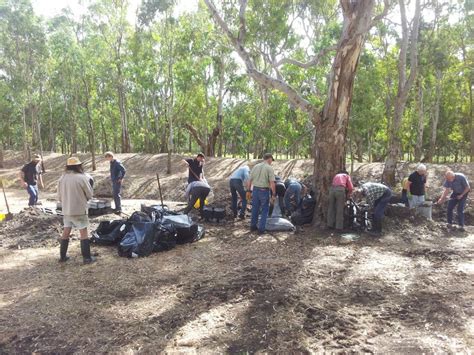 Nature Glenelg Trust | Sandbagging-Action-20140318_114803