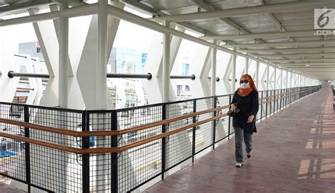 Foto Wajah Skybridge Penghubung Stasiun Lrt Velodrome Dengan Halte