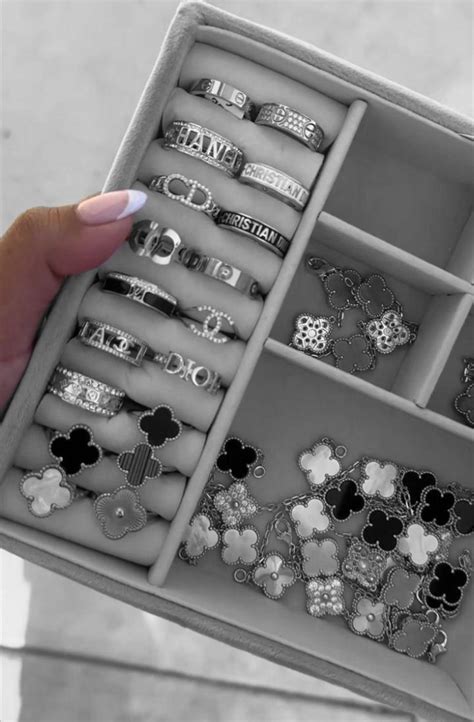 Pin by 𝐆𝐫𝐚𝐲𝐒𝐩𝐚𝐜𝐞𝐬 on 𝐉𝐞𝐰𝐞𝐥𝐫𝐲 | Silver jewlery, Classy jewelry, Dope ...