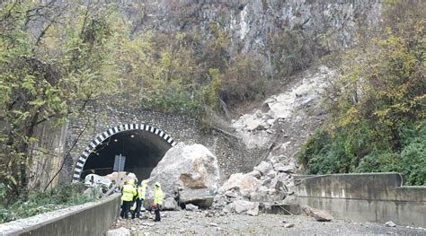 Frana Sulla Lecco Ballabio Chiusi Al Transito I Sentieri Per Il Passo