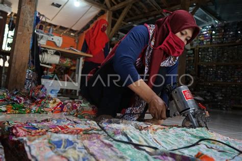 Perajin Batik Mulai Mendapat Pesanan Antara Foto