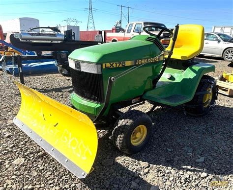 John Deere Lx176 Lawn Tractor