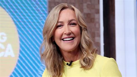 Lara Spencer Leaves Gma Fans Obsessed Over Her New Look As She Debuts