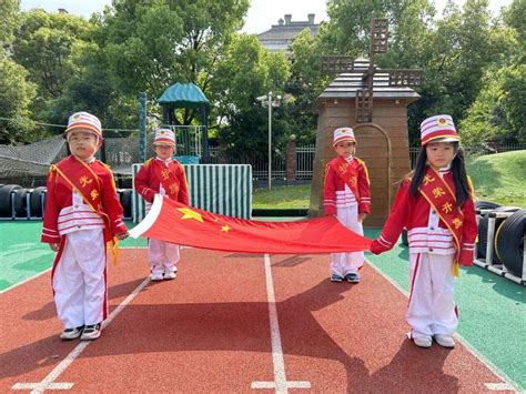 快乐劳动 幸福成长 ——新南幼儿园5月主题晨会 家庭 书香 颁奖