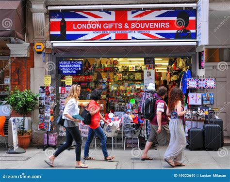 Souvenir shop editorial image. Image of buckingham, tourists - 49022640