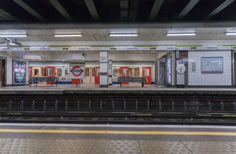 Explosão Obriga A Evacuar Estação De Metro Em Londres