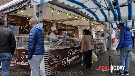 Un Invasione Golosa In Piazza Saffi Con La Festa Del Cioccolato