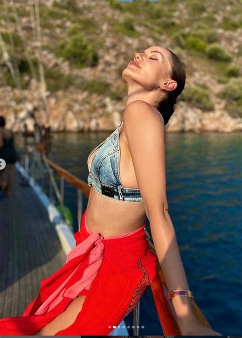 Fahriye Evcen Kot Bikini Giydi Pozlar Olay Magazin Haberleri Tv