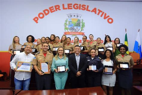 C Mara De Vereadores De Belford Roxo Rj Entrega Mo Es Em Homenagem Ao