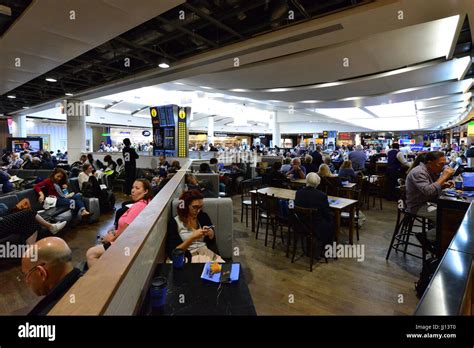 Heathrow Terminal 3 departure lounge Stock Photo - Alamy