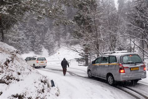 Night Gets Colder Gulmarg Freezes At Minus 6 0 Degrees Celsius