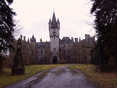 7 Hauntingly Beautiful Abandoned Castles