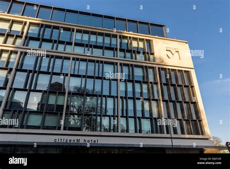 View of the citizenM Tower of London Hotel near Tower Bridge Stock Photo - Alamy