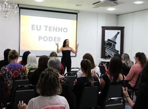 No Dia da Mulher escola de Gravataí realiza palestra aberta à