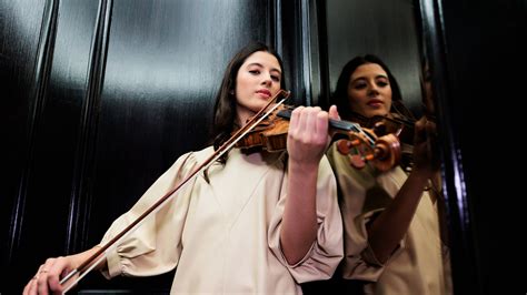 The Violinist Mar A Due As Makes A Carnegie Hall Debut The New York Times