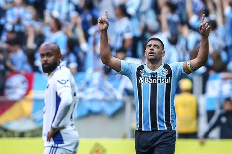 Atuações do Grêmio Diego Souza e Bitello vão bem em empate Brenno e