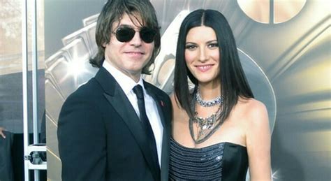 Laura Pausini il matrimonio è ufficiale Sposerà il compagno Paolo