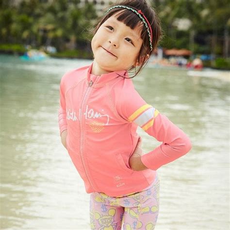 Choo Sarang And Her Family Are All Smiles In Summery Photo Shoot By The ...