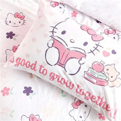 Shop Hello Kitty Floral And Bows 4 Piece Full Comforter Set 160x220