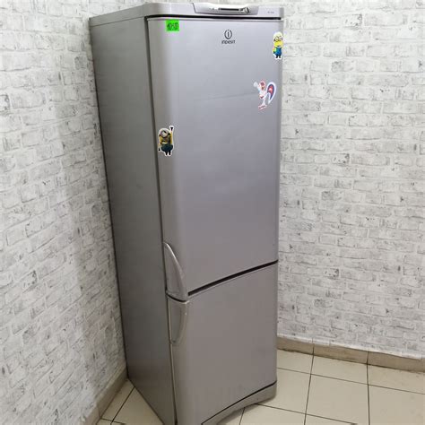 Indesit C138NFG.016 - Холодильники с нижней морозильной камерой