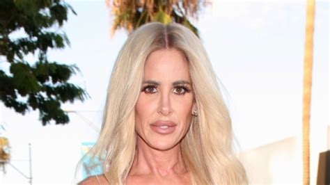 Kim Zolciak Spotted In La Without Her Wedding Ring As She Claims