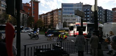 Un Motorista Herido Leve Tras Colisionar Con Una Furgoneta En La Plaza