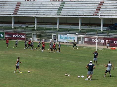 Abel Trabalha Jogadas De Bola Parada E Deco Volta A Treinar Nas