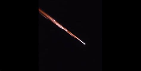 В небе над Японией заметили загадочные «огненные шары»