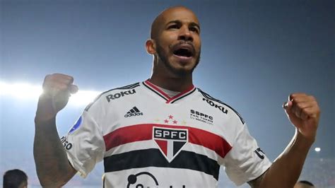 São Paulo Patrick fala sobre superação no clube e fase heroica