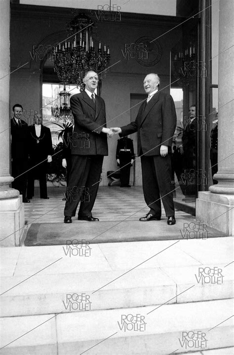 Le général Charles de Gaulle et Konrad Adenauer à l Elysée