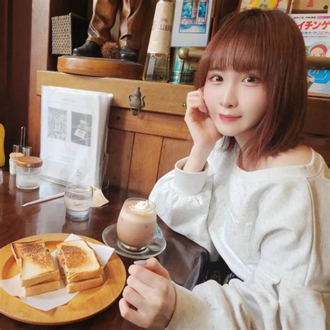 小田桐奈々さんのインスタグラム写真 小田桐奈々instagram「喫茶店、さいこふやな🍞 チョコレートセーキも添えて🍫🥰 （奈々