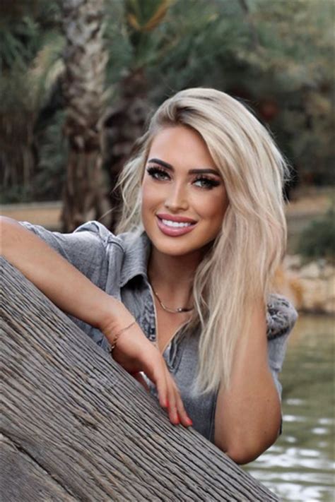 Beautiful Yulia Y O From Alicante With Blonde Hair Id Ladadate