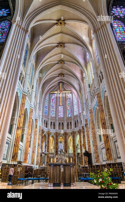 Chartres cathedral interior hi-res stock photography and images - Alamy