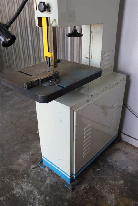 2004 Acra Vertical Metal Cutting Band Saw Model Kb 45 138 Blade With Extra New Blade Sn B4527