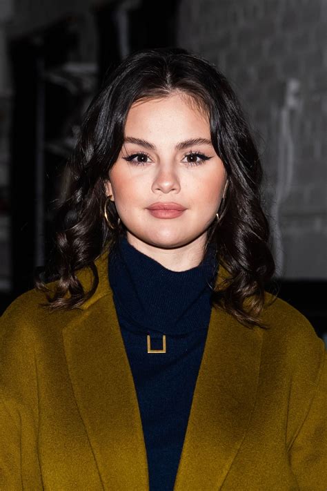 Selena Gomez Ihr Dezentes Nude Make Up Ist Der Beste Look Zu Weihnachten F R Alle Minimalist