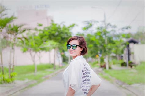 Hot girl bóng chuyền nóng bỏng bên mô tô khủng