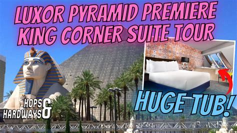 LUXOR PYRAMID PREMIERE KING CORNER SUITE BIG TOUR TUB WITH A CITY