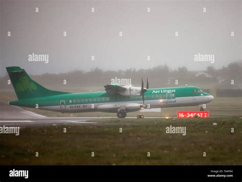 Aer Lingus Propeller Plane Hi Res Stock Photography And Images Alamy