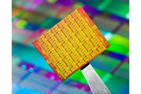 Intel представила мощный процессор Xeon E5 | CyberStyle.ru