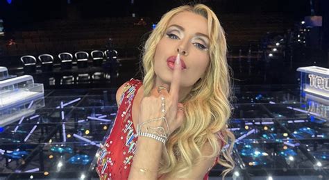 Valeria Marini hot a Bellamà Sesso stellare ora ho una persona nella