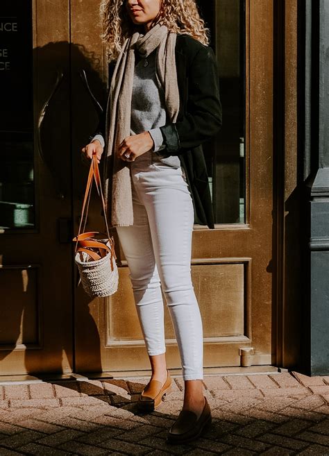 How To Wear White Jeans In The Fall In Classic And Stylish Ways MY