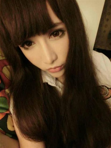 Những chàng trai xinh đẹp đến hot girl cũng phải ngẩn ngơ