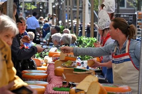 Cheese Market in Alkmaar, Holland Editorial Photo - Image of bustle ...