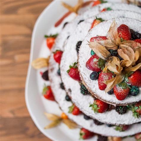 ipecaramelo Naked cake lindo passando na sua timeline porque hoje é