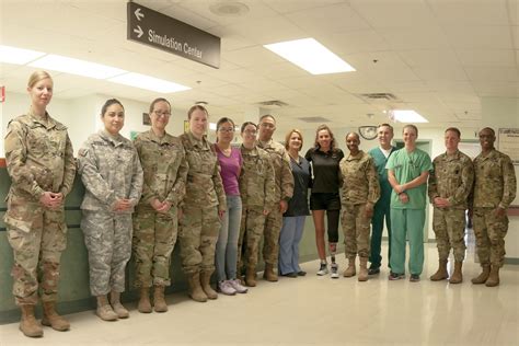 Army Nurse Cancer Survivor Shares Experience With Wbamc Nurses