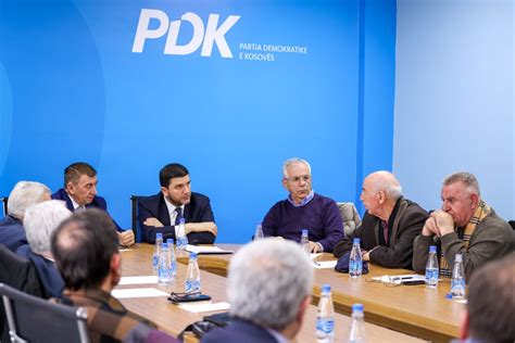 Krasniqi Takohet Me Anëtarët E Këshillit Politik Prioritet I Pdk Së