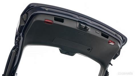 how to open porsche macan trunk